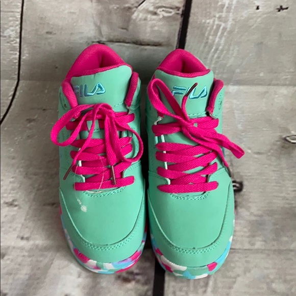 FILA girls high top sneakers in size 2.5 NWOT - Picture 2 of 16